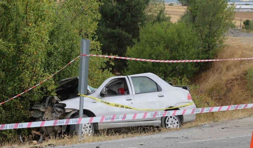 Hafriyat kamyonuyla çarpışan otomobildeki 15 yaşındaki çocuk öldü, babası ağır yaralandı