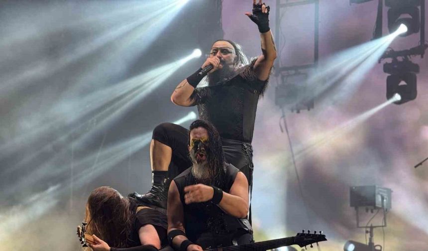 Hayko Cepkin ilk kez memleketinde konser verdi