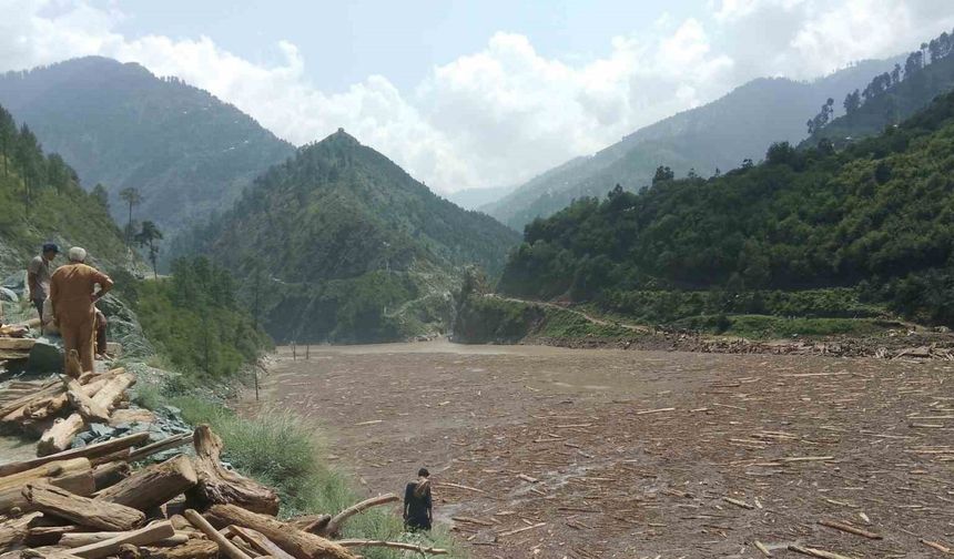 Pakistan’daki sellerde son 48 saatte 351 kişi hayatını kaybetti