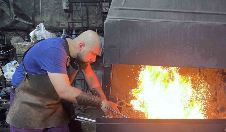 Yüksek ısıya maruz kalan ustalar ekmek mücadelesi veriyor