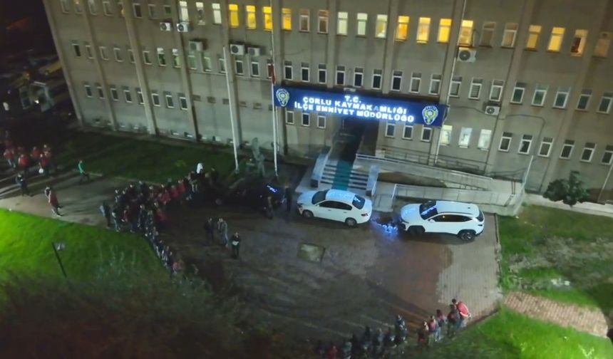 Çorlu’da 900 polisle şafak operasyonu: Uyuşturucu ve silahlar ele geçirildi