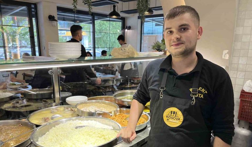 Eli kalem değil kepçe tuttu, 17 yaşında 30 çeşit yemek çıkartıyor
