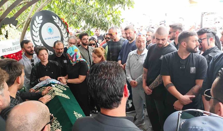 Güllü son yolculuğuna uğurlanıyor