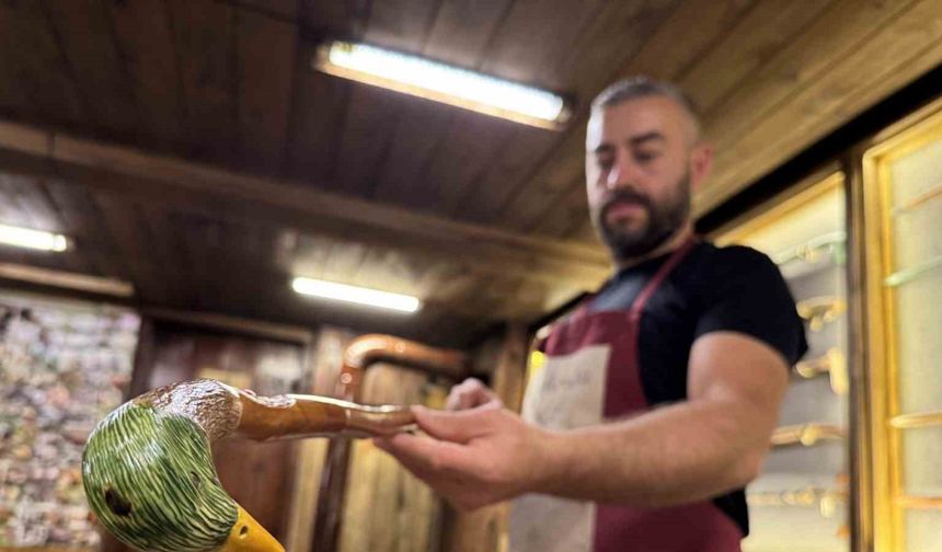 Kaybolmaya yüz tutan "bastonculuğu" geleceğe taşımaya çalışıyor