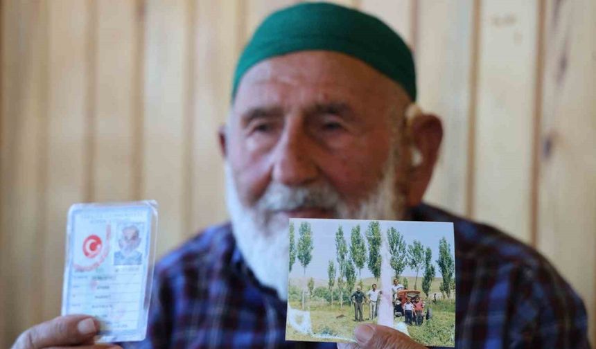 95 yaşındaki Mahmut dede, sağlıklı yaşamın sırrının süt ürünleri olduğunu söyledi