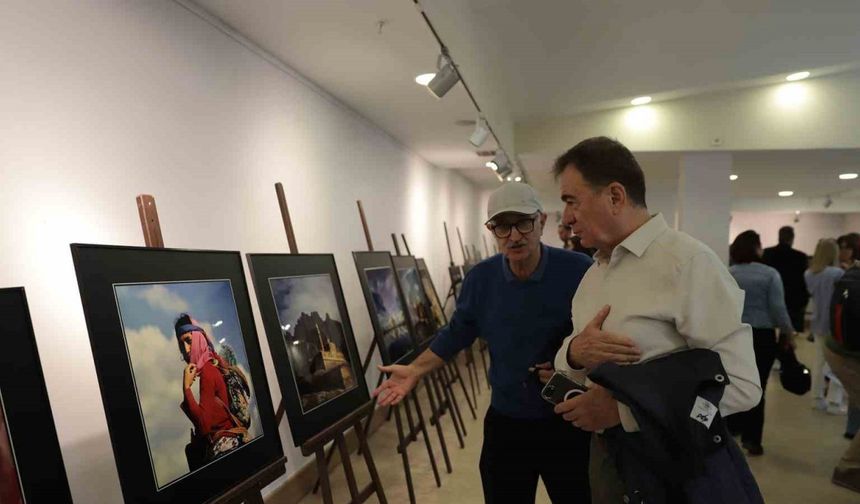 Yarım asırlık fotoğraf arşivi "Türkiye’de Zaman" sergisi açıldı