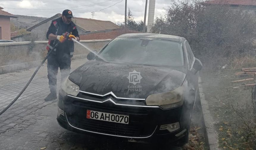 Çankırı’da park halindeki otomobil yangından son anda kurtarıldı