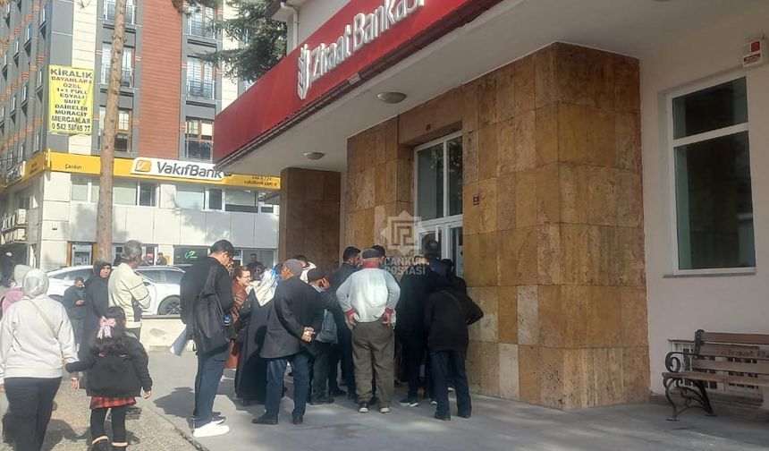 Çankırı’da Ziraat Bankası önünde TOKİ yoğunluğu