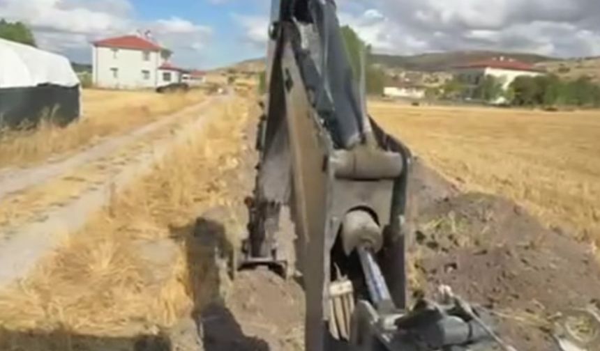 Saçak’ta Altyapı ve Yol Çalışmaları Devam Ediyor