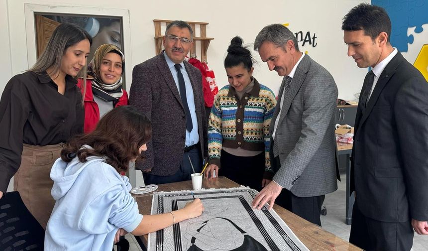 Gençlik ve Spor İl Müdürü Sadık Ak, Ilgaz Resim Atölyesi’ni Ziyaret Etti