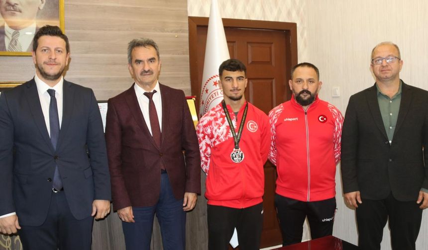 Çankırı'nın Gururu Ramazan Efe Yılmaz ve Antrenöründen Sadık Ak'a Ziyaret