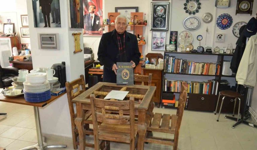 Emekli öğretmenin evinden tarih fışkırıyor: II. Mahmut’un masasından Çanakkale kılıcına