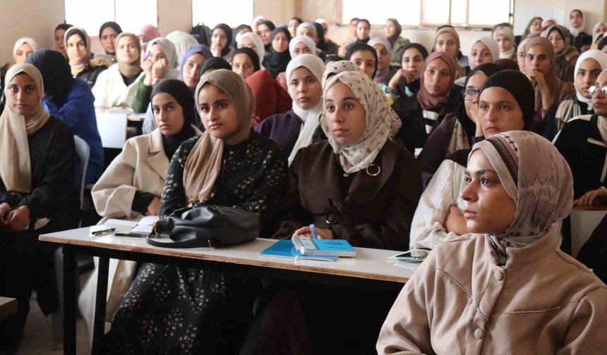Gazze İslam Üniversitesi'nde 2 yıl aradan sonra dersler yeniden başladı