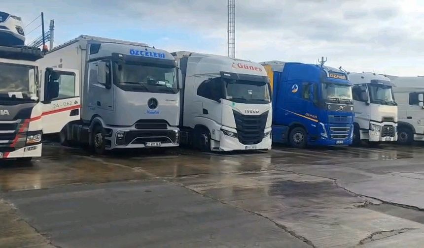 Yunanistan'daki çiftçi grevi sınır kapılarını felç etti: İpsala ve Kipi'de tır geçişleri durdu