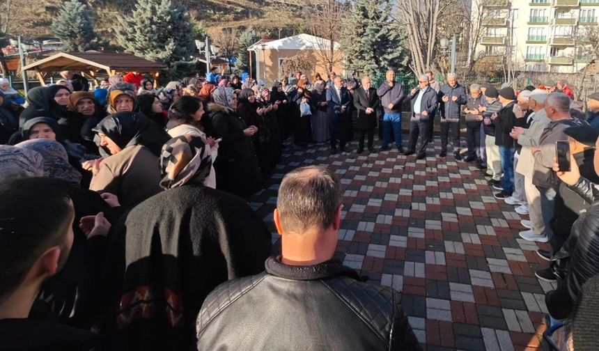 Kurşunlu’da Umre Yolcuları Dualarla Uğurlandı