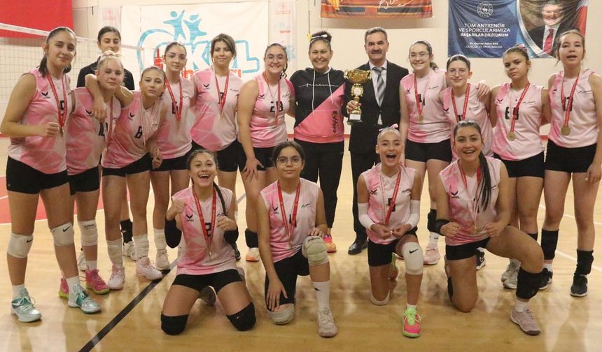 Çankırı Mehmetçik Ortaokulu Yıldız Kızlarda İl Birincisi Oldu