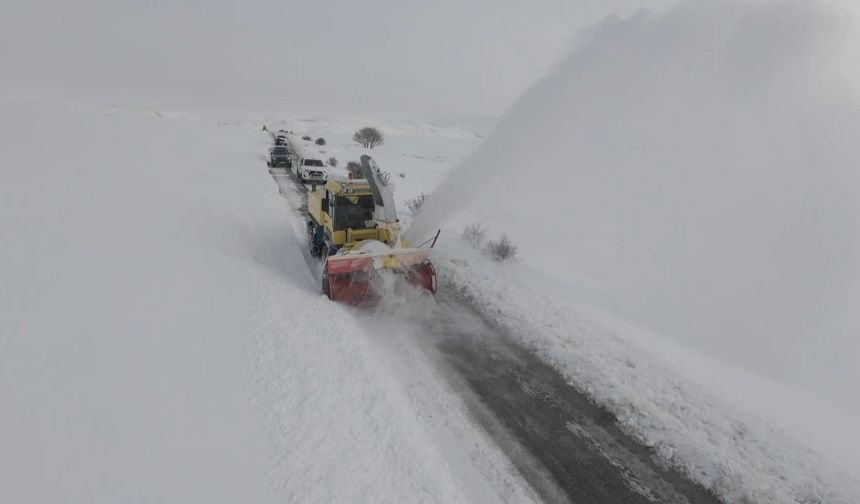 Erzincan’da kar ve tipi: 328 köy yolu ulaşıma kapandı