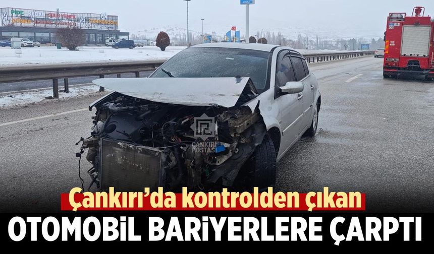 Çankırı’da kontrolden çıkan otomobil bariyerlere çarptı