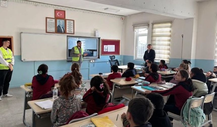 Çankırı’da Öğrencilere Teknoloji Bağımlılığına Karşı Yeşilay Farkındalığı