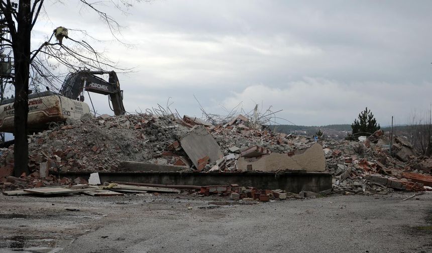 Ilgaz’da 30 Yıllık Eski TSM Binası Tarihe Karıştı