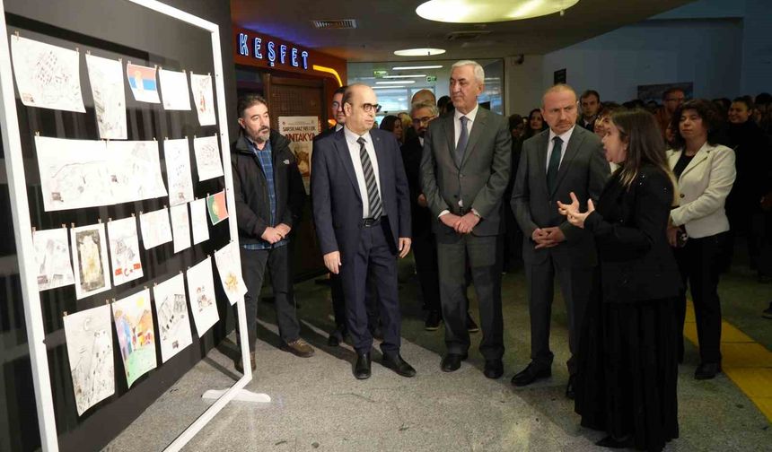 30 ülkeden 350 sanatçı posta sanatıyla 'asrın felaketi'ni anlattı