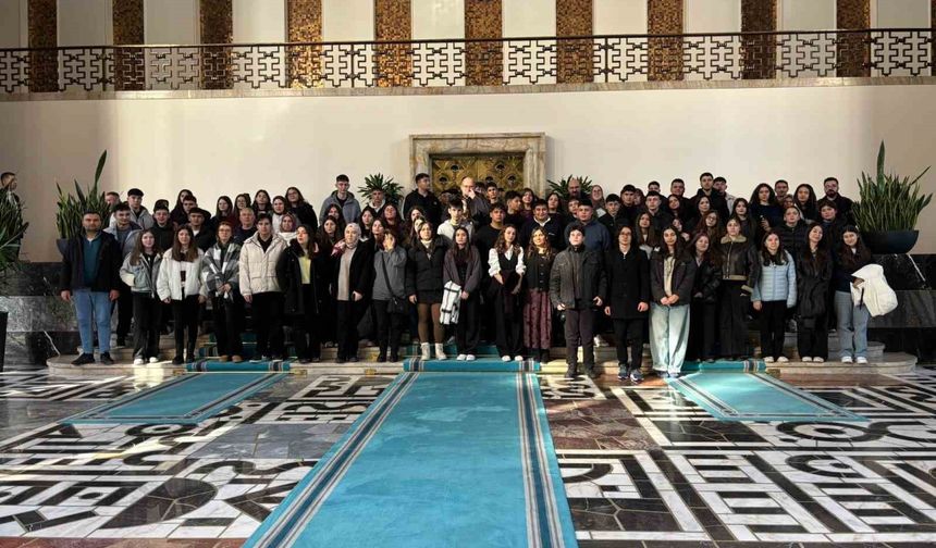 Depremzede gençlerin tarih dolu Ankara yolculuğu