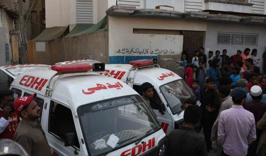 Pakistan'da üç katlı binada tüp patladı: 16 ölü, 14 yaralı