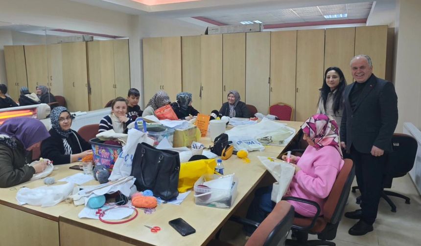 Kurşunlu Belediye Başkan Uslu, Dikiş Nakış Kursunu Ziyaret Etti