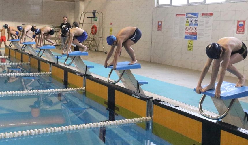Çankırı’da Okul Sporları Yüzme İl Birinciliği Müsabakaları Tamamlandı