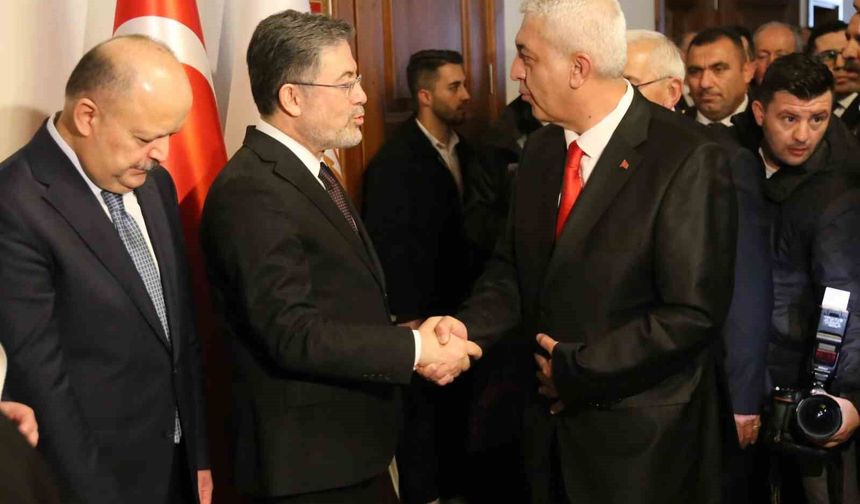 Bakan Yumaklı memleketi Kastamonu'da vatandaşlarla bayramlaştı