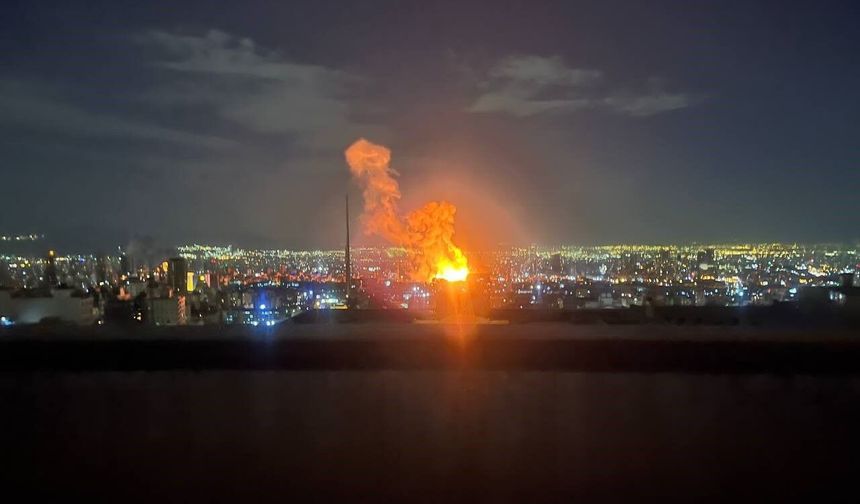 İran'da Radyo ve Televizyon Kurumu binası vuruldu, yayınlar kesildi