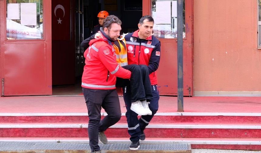 Çankırı’da Deprem Haftası Kapsamında Gerçeğini Aratmayan Tatbikat