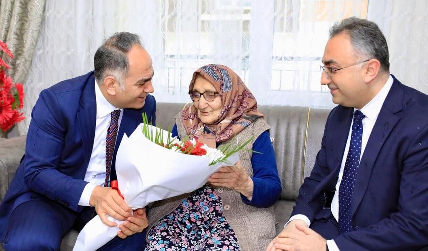 Çankırı Valisi Çakırtaş’tan 102 Yaşındaki Ayşe Nuhoğlu’na Anlamlı Ziyaret