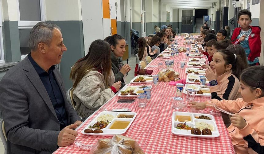 Çerkeş Belediye Başkanı Sopacı Öğrencilerle İftar Sofrasında Buluştu