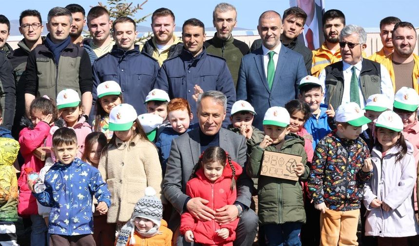 Orman Haftası’nda Çerkeş’te Minik Ellerle Fidanlar Toprakla Buluştu