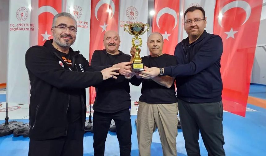 Kurşunlu’da Sağlık Çalışanları Tıp Bayramı İçin Raket Salladı