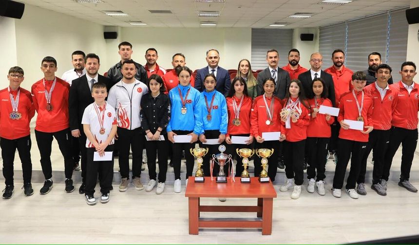 Çankırı Valisi Çakırtaş, Başarılı Sporcuları Valilikte Ağırladı