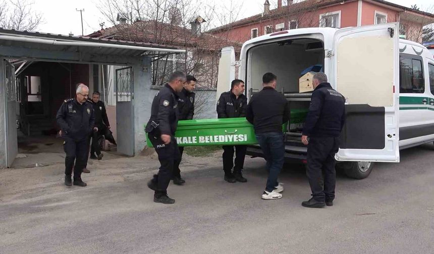 Kan donduran cinayet: İki kardeş bir oldu, babalarını bıçak ve baltayla öldürdü