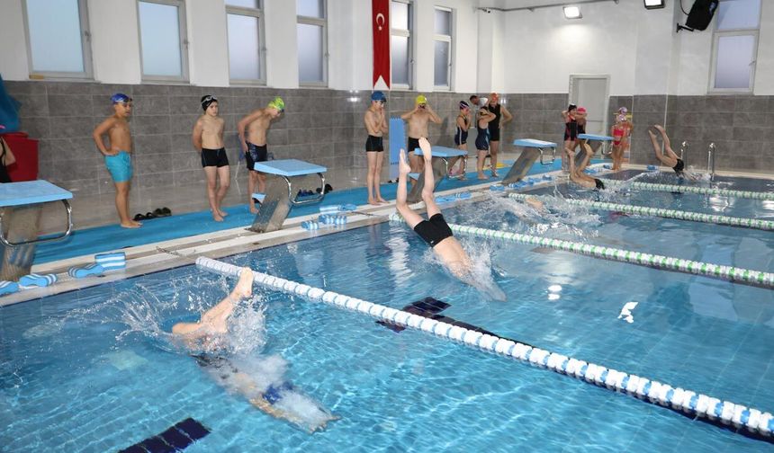 Çerkeş’te Yüzme Seferberliği: 2.127 Kişi Yüzme Öğrendi