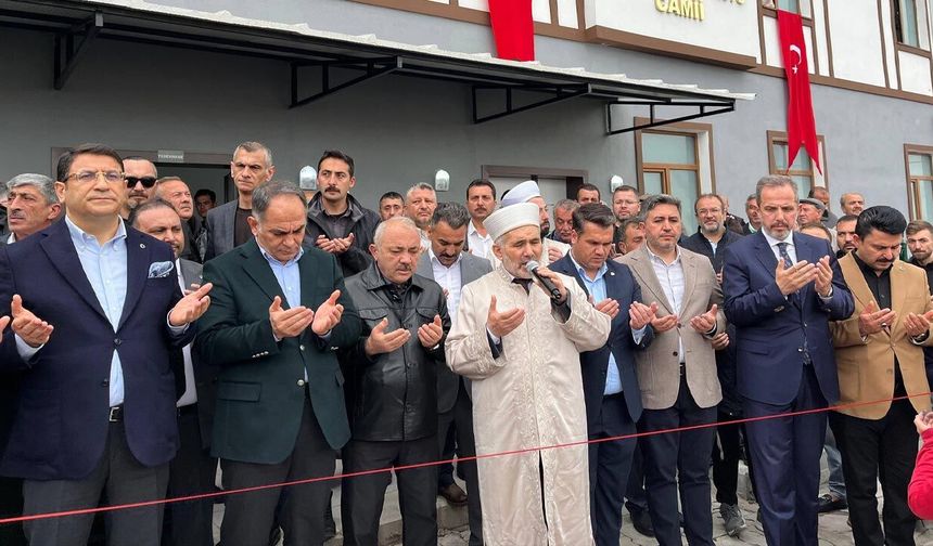 Çankırı’da Küçükhacıbey Köyü Camii dualarla ibadete açıldı