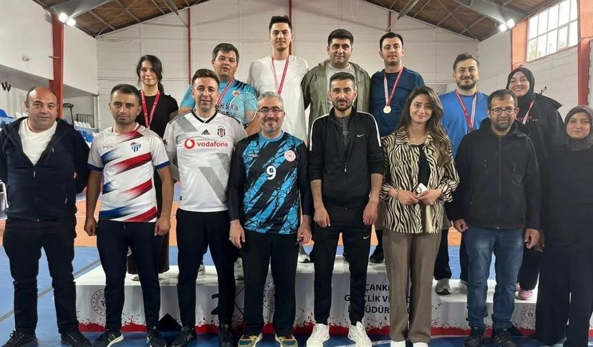 Kurşunlu’da kurumlar arası badminton turnuvası sona erdi