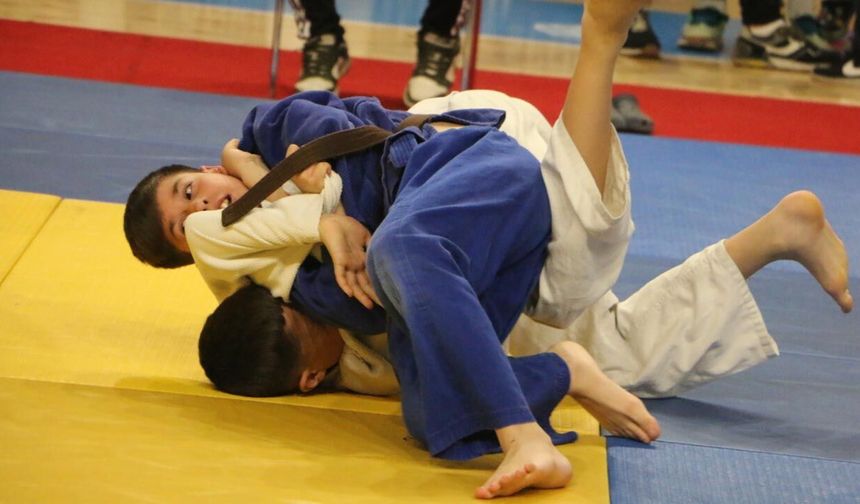 Çankırı’da Judo Heyecanı: 16 İlden 580 Sporcu Tatamiye Çıktı