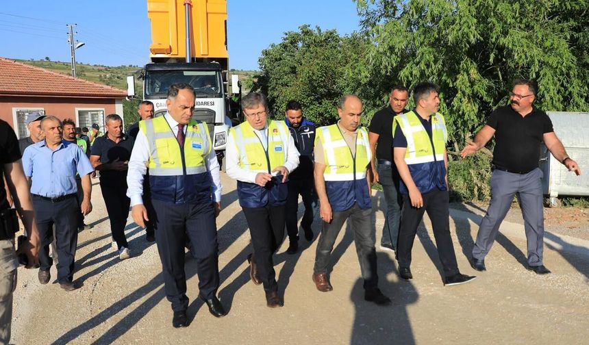 Çankırı Valisi Çakırtaş, Küçüklü köyündeki asfalt çalışmalarını inceledi