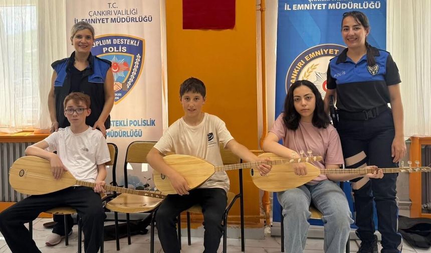Çankırı Emniyetinden öğrencilere bağlama desteği
