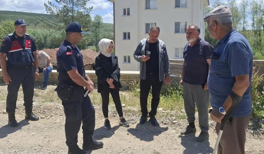 Atkaracalar Kaymakamı Karataş, Hüyük Köyü’nde yol çalışmalarını inceledi