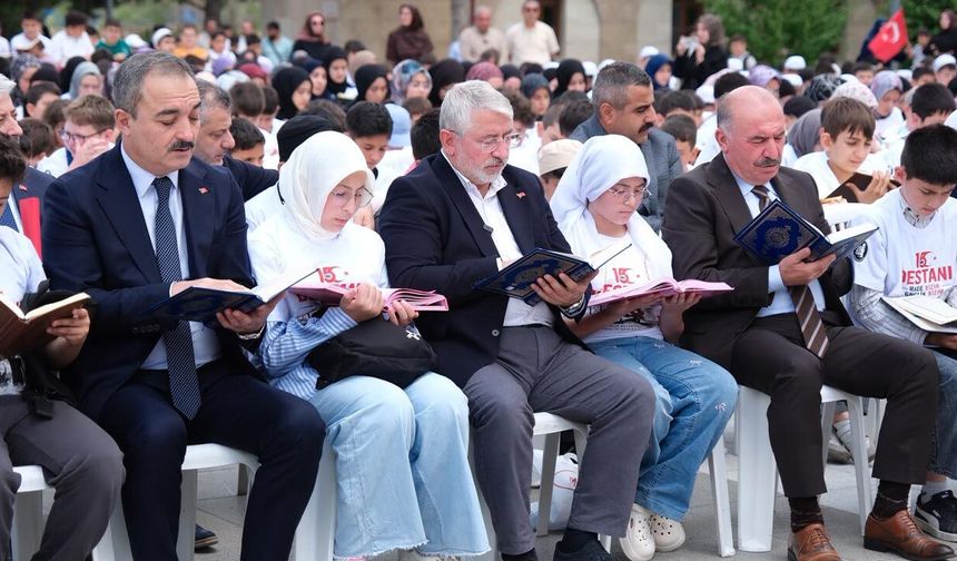 Çorum'da "60 saniyede 600 çocuk ile Kur'an-ı Kerim hatmi" yapıldı