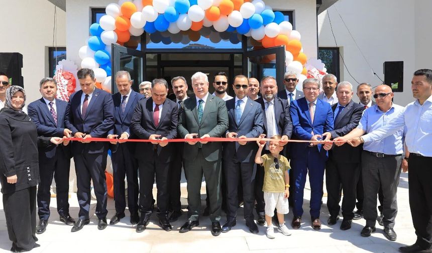 Şabanözü'nde Gençlik Merkezi ve Park Kafe hizmete açıldı