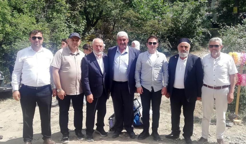 Saadet Partisi heyeti Çukurören Köyü Şenliği'nde vatandaşlarla buluştu