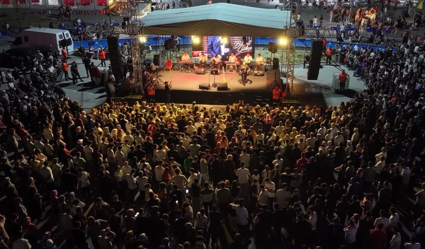 Arasta’da fuar coşkusu konserlerle taçlandı