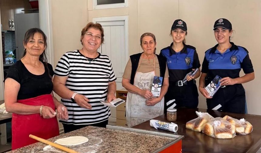Kurşunlu'da polis esnafı uyardı: Bir telefonla mağdur olmayın!